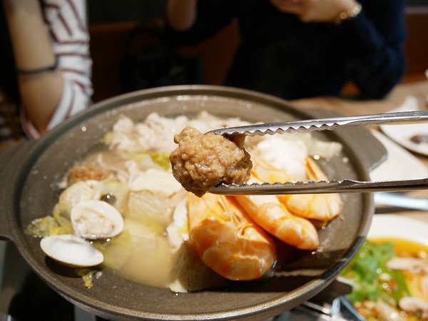 泰和樓:泰和樓-傳承3代的好味道 吃的不只是記憶更是正統東北味 店內更提供升降椅給行動不便者使用 超加分