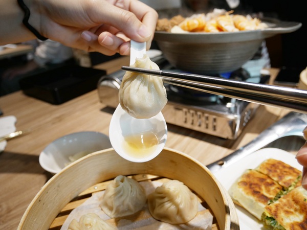 泰和樓:泰和樓-傳承3代的好味道 吃的不只是記憶更是正統東北味 店內更提供升降椅給行動不便者使用 超加分