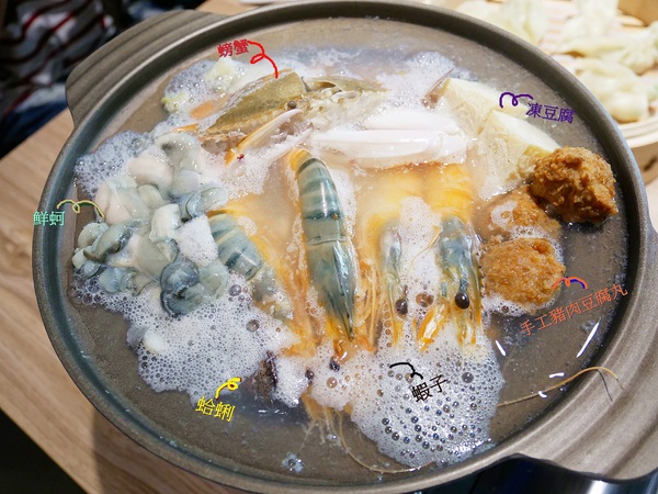 泰和樓:泰和樓-傳承3代的好味道 吃的不只是記憶更是正統東北味 店內更提供升降椅給行動不便者使用 超加分