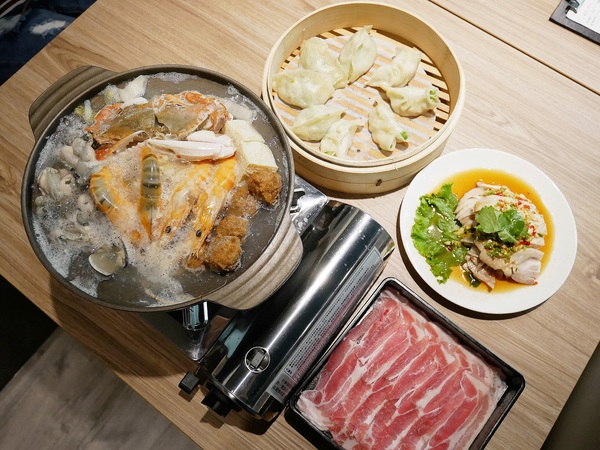 泰和樓:泰和樓-傳承3代的好味道 吃的不只是記憶更是正統東北味 店內更提供升降椅給行動不便者使用 超加分