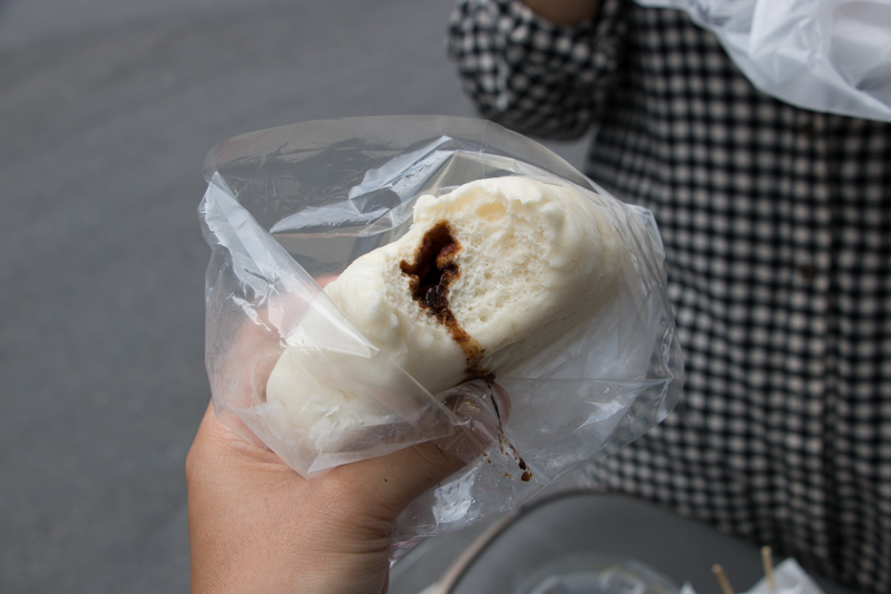 【小琉球│洪媽媽早餐】小琉球限定經典美味，酥炸黃金粿、爆漿賓士包，沒吃到一定後悔！