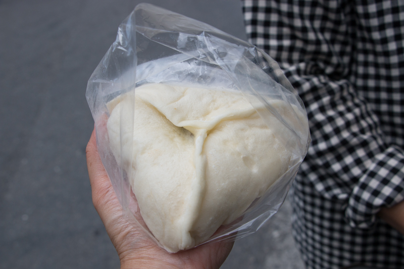 【小琉球│洪媽媽早餐】小琉球限定經典美味，酥炸黃金粿、爆漿賓士包，沒吃到一定後悔！