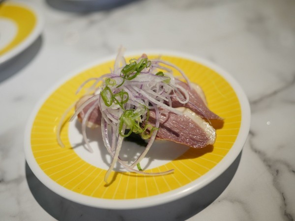 海壽司(微風松高店)：【食記】台北信義迴轉壽司-海壽司微風松高店 Hi Sushi@市府轉運站 : 平實的堅持, 新鮮健康不打折, 講究食材與用餐體驗的迴轉壽司