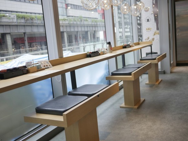 海壽司(微風松高店)：【食記】台北信義迴轉壽司-海壽司微風松高店 Hi Sushi@市府轉運站 : 平實的堅持, 新鮮健康不打折, 講究食材與用餐體驗的迴轉壽司