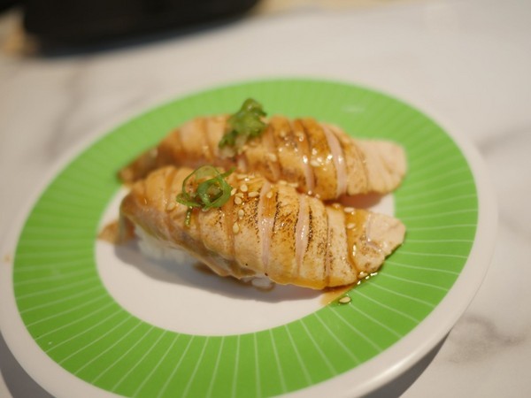 海壽司(微風松高店)：【食記】台北信義迴轉壽司-海壽司微風松高店 Hi Sushi@市府轉運站 : 平實的堅持, 新鮮健康不打折, 講究食材與用餐體驗的迴轉壽司