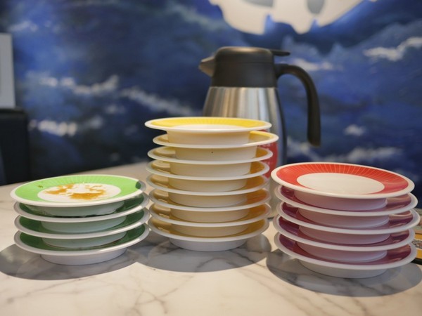 海壽司(微風松高店)：【食記】台北信義迴轉壽司-海壽司微風松高店 Hi Sushi@市府轉運站 : 平實的堅持, 新鮮健康不打折, 講究食材與用餐體驗的迴轉壽司