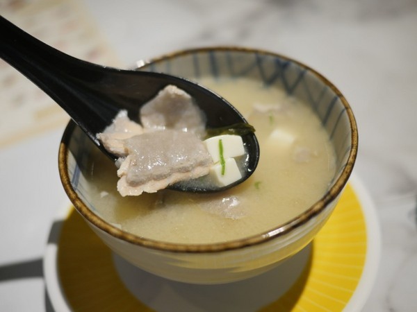 海壽司(微風松高店)：【食記】台北信義迴轉壽司-海壽司微風松高店 Hi Sushi@市府轉運站 : 平實的堅持, 新鮮健康不打折, 講究食材與用餐體驗的迴轉壽司