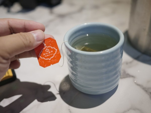 海壽司(微風松高店)：【食記】台北信義迴轉壽司-海壽司微風松高店 Hi Sushi@市府轉運站 : 平實的堅持, 新鮮健康不打折, 講究食材與用餐體驗的迴轉壽司