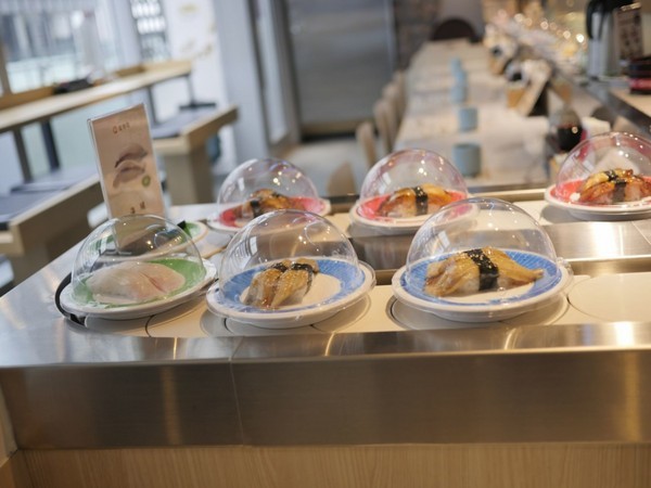 海壽司(微風松高店)：【食記】台北信義迴轉壽司-海壽司微風松高店 Hi Sushi@市府轉運站 : 平實的堅持, 新鮮健康不打折, 講究食材與用餐體驗的迴轉壽司