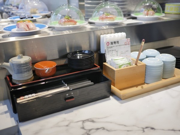 海壽司(微風松高店)：【食記】台北信義迴轉壽司-海壽司微風松高店 Hi Sushi@市府轉運站 : 平實的堅持, 新鮮健康不打折, 講究食材與用餐體驗的迴轉壽司