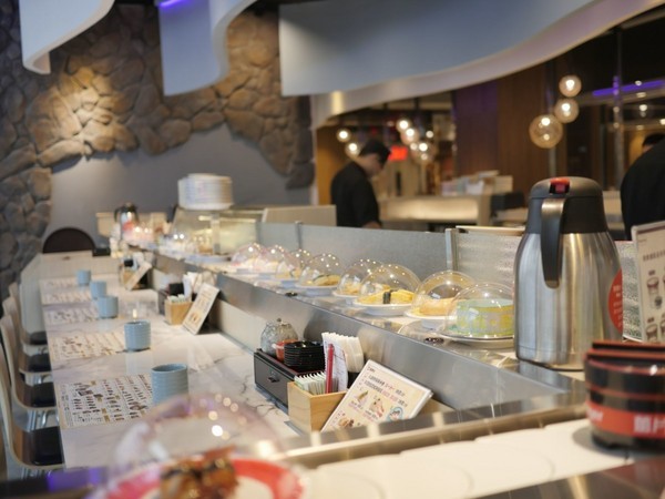 海壽司(微風松高店)：【食記】台北信義迴轉壽司-海壽司微風松高店 Hi Sushi@市府轉運站 : 平實的堅持, 新鮮健康不打折, 講究食材與用餐體驗的迴轉壽司