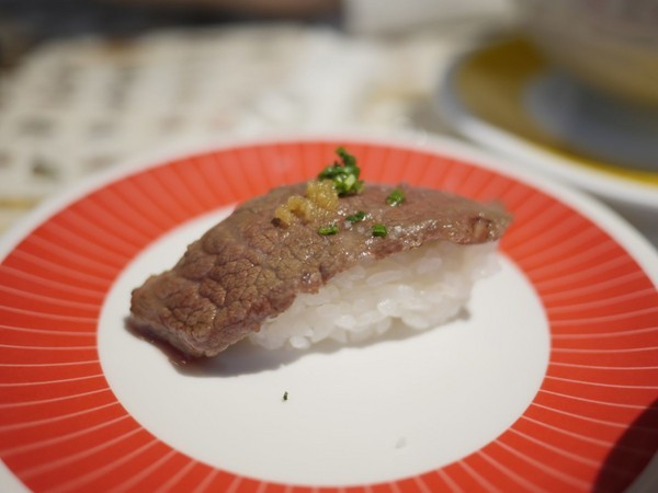 海壽司(微風松高店)：【食記】台北信義迴轉壽司-海壽司微風松高店 Hi Sushi@市府轉運站 : 平實的堅持, 新鮮健康不打折, 講究食材與用餐體驗的迴轉壽司