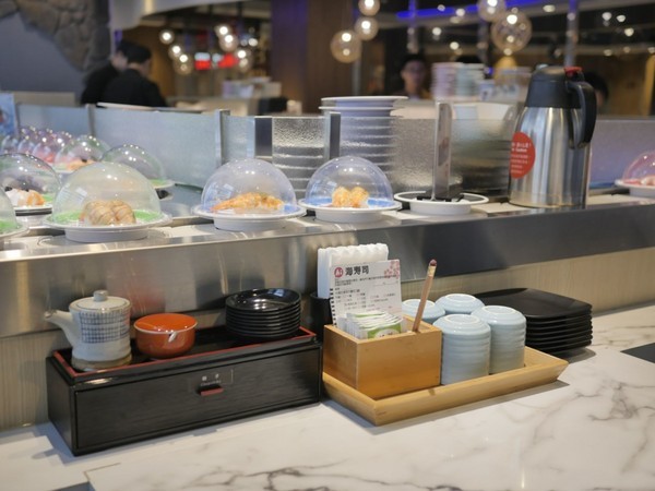海壽司(微風松高店)：【食記】台北信義迴轉壽司-海壽司微風松高店 Hi Sushi@市府轉運站 : 平實的堅持, 新鮮健康不打折, 講究食材與用餐體驗的迴轉壽司