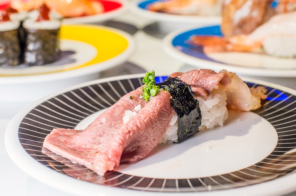 《海壽司 微風松高店》平價迴轉壽司 - 卡琳。摸魚兒趣