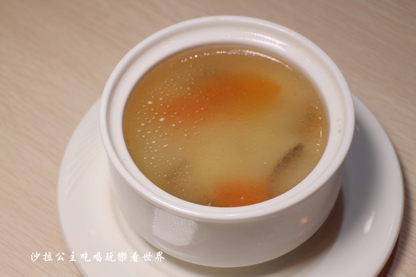 MB white coffee(忠孝店):東區美食/南洋料理『MB white coffee』海南雞飯/菠蘿油/印度拉茶/東區216巷/下午茶/捷運忠孝敦化站