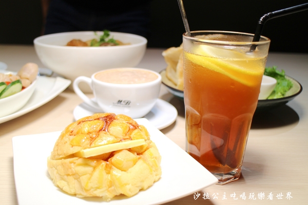 MB white coffee(忠孝店):東區美食/南洋料理『MB white coffee』海南雞飯/菠蘿油/印度拉茶/東區216巷/下午茶/捷運忠孝敦化站