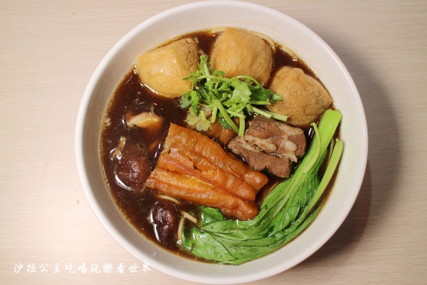 MB white coffee(忠孝店):東區美食/南洋料理『MB white coffee』海南雞飯/菠蘿油/印度拉茶/東區216巷/下午茶/捷運忠孝敦化站