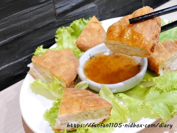 【東區美食】MB white coffee #南洋料理 #咖椰牛油燒麵包 #檳城蝦麵 #椒麻雞飯 #月亮蝦餅 #恐龍巧克力 #三色奶茶 (22).JPG