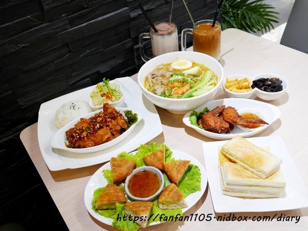 【東區美食】MB white coffee #南洋料理 #咖椰牛油燒麵包 #檳城蝦麵 #椒麻雞飯 #月亮蝦餅 #恐龍巧克力 #三色奶茶 (18).JPG