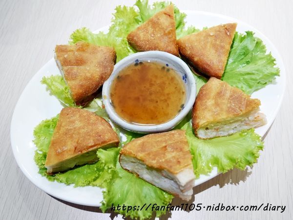 【東區美食】MB white coffee #南洋料理 #咖椰牛油燒麵包 #檳城蝦麵 #椒麻雞飯 #月亮蝦餅 #恐龍巧克力 #三色奶茶 (20).JPG