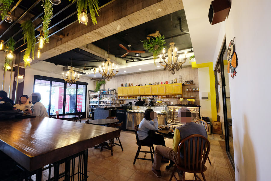 台中南屯│力芽咖啡Coffeeeah-南屯隱藏大大的親子空間.貓頭鷹元素無所不在 - 藍色起士的美食主義