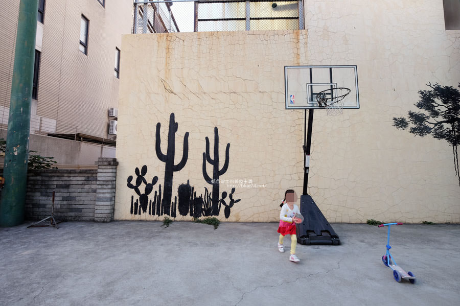 台中南屯│力芽咖啡Coffeeeah-南屯隱藏大大的親子空間.貓頭鷹元素無所不在 - 藍色起士的美食主義