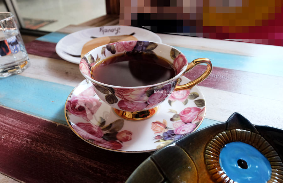 台中南屯│力芽咖啡Coffeeeah-南屯隱藏大大的親子空間.貓頭鷹元素無所不在 - 藍色起士的美食主義