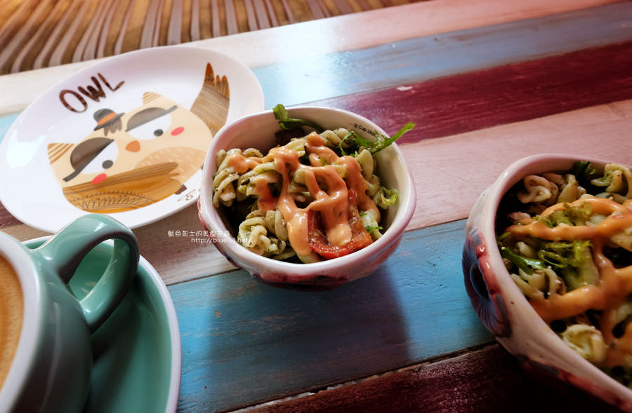 台中南屯│力芽咖啡Coffeeeah-南屯隱藏大大的親子空間.貓頭鷹元素無所不在 - 藍色起士的美食主義