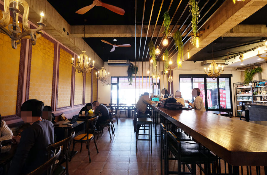 台中南屯│力芽咖啡Coffeeeah-南屯隱藏大大的親子空間.貓頭鷹元素無所不在 - 藍色起士的美食主義