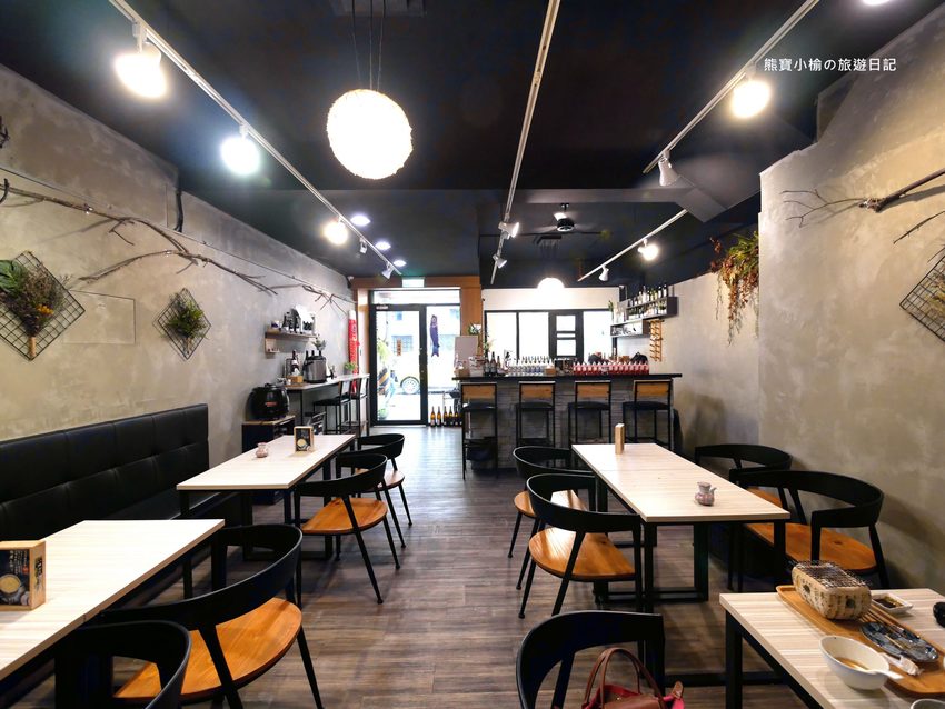 【台中美食】拾飯日本料理,逢甲必吃平價丼飯,味噌湯可免費續湯,還有超可愛日式炭烤糰子!內文附詳細菜單介紹。 @熊寶小榆の旅遊日記 【台中美食】拾飯日本料理,逢甲必吃平價丼飯,味噌湯可免費續湯,還有超可愛日式炭烤糰子!內文附詳細菜單介紹。 @熊寶小榆の旅遊日記