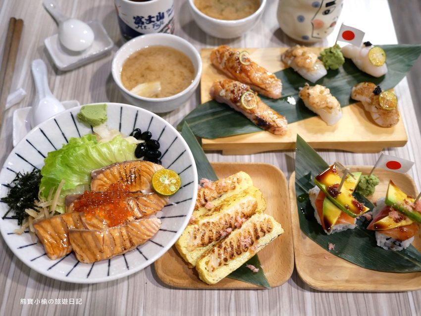 【台中美食】拾飯日本料理,逢甲必吃平價丼飯,味噌湯可免費續湯,還有超可愛日式炭烤糰子!內文附詳細菜單介紹。 @熊寶小榆の旅遊日記 【台中美食】拾飯日本料理,逢甲必吃平價丼飯,味噌湯可免費續湯,還有超可愛日式炭烤糰子!內文附詳細菜單介紹。 @熊寶小榆の旅遊日記