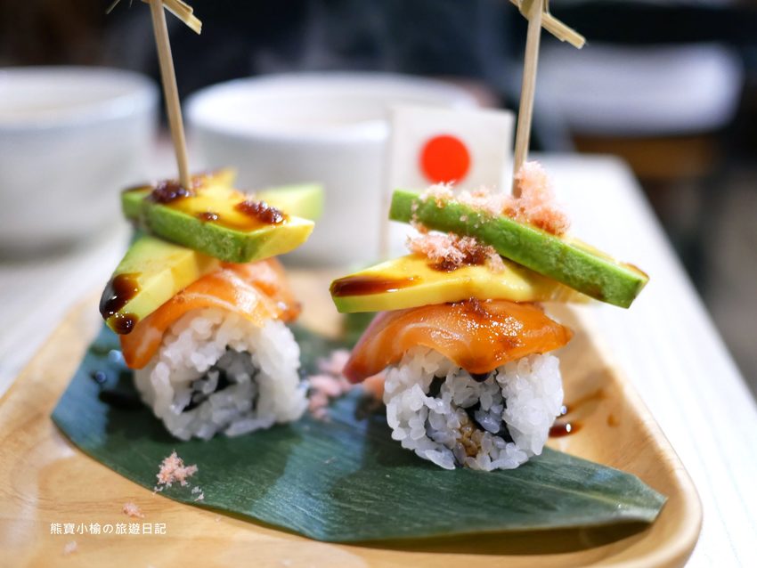 【台中美食】拾飯日本料理,逢甲必吃平價丼飯,味噌湯可免費續湯,還有超可愛日式炭烤糰子!內文附詳細菜單介紹。 @熊寶小榆の旅遊日記 【台中美食】拾飯日本料理,逢甲必吃平價丼飯,味噌湯可免費續湯,還有超可愛日式炭烤糰子!內文附詳細菜單介紹。 @熊寶小榆の旅遊日記