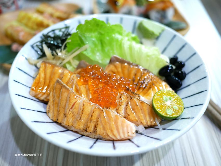 【台中美食】拾飯日本料理,逢甲必吃平價丼飯,味噌湯可免費續湯,還有超可愛日式炭烤糰子!內文附詳細菜單介紹。 @熊寶小榆の旅遊日記 【台中美食】拾飯日本料理,逢甲必吃平價丼飯,味噌湯可免費續湯,還有超可愛日式炭烤糰子!內文附詳細菜單介紹。 @熊寶小榆の旅遊日記