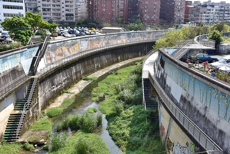 最後一波春日粉色浪漫：東湖‧內溝溪櫻花林