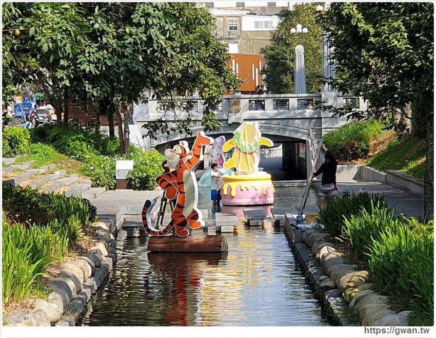 超萌迪士尼主角現身綠川水岸廊道，米奇控快出發～