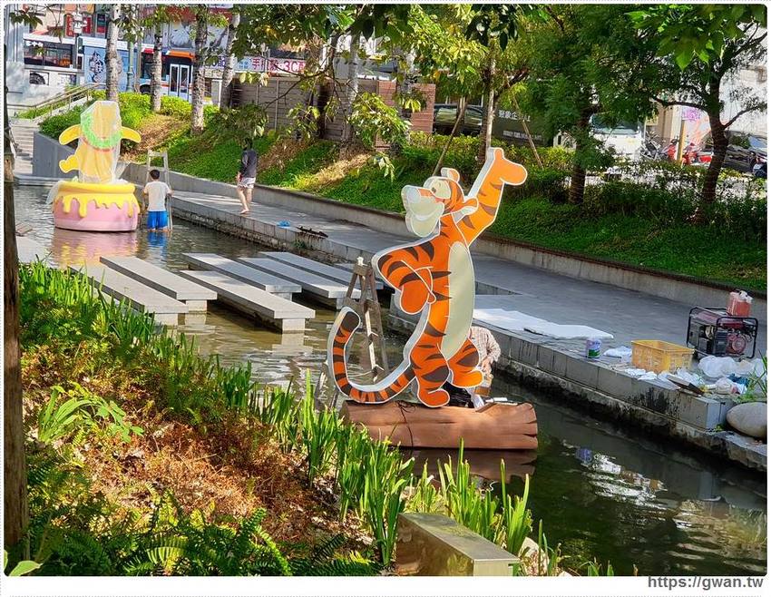 超萌迪士尼主角現身綠川水岸廊道，米奇控快出發～