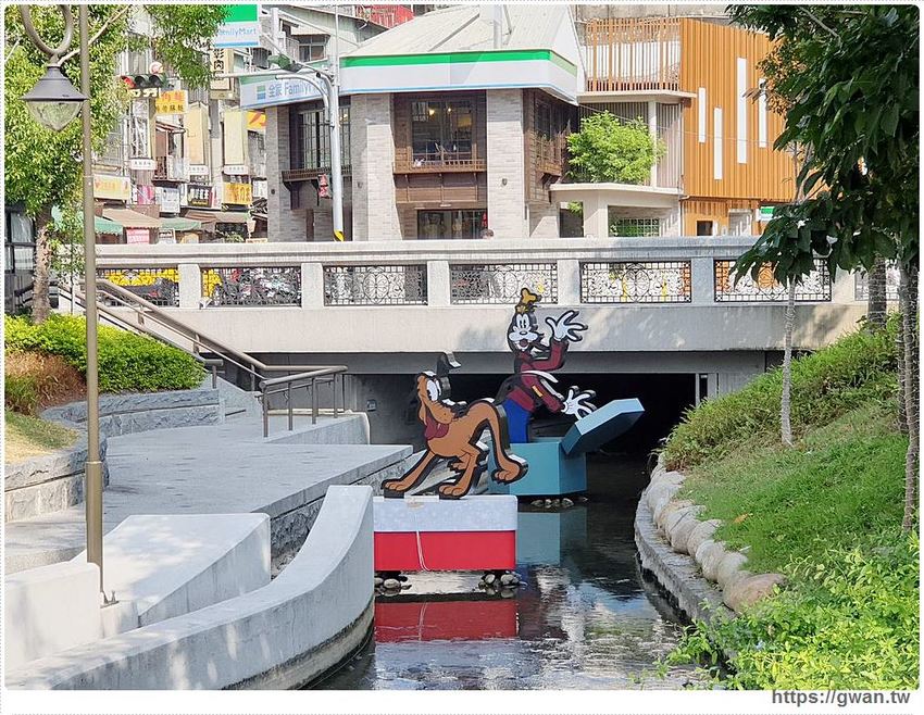 超萌迪士尼主角現身綠川水岸廊道，米奇控快出發～