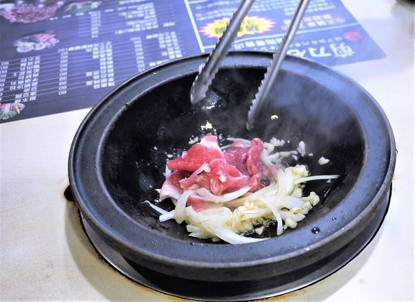 剪刀石頭布鍋物專賣店:【三重火鍋】剪刀石頭布鍋物專賣店 今天猜拳了嗎? 香濃牛奶鍋 / 打卡送海鮮&肉品.捷運三和國中