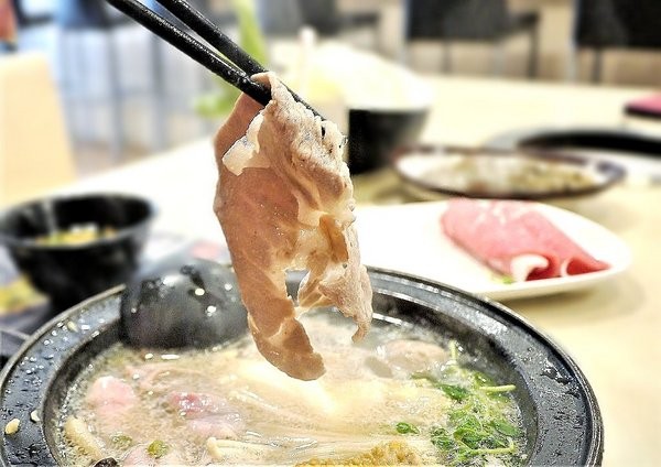 剪刀石頭布鍋物專賣店:【三重火鍋】剪刀石頭布鍋物專賣店 今天猜拳了嗎? 香濃牛奶鍋 / 打卡送海鮮&肉品.捷運三和國中