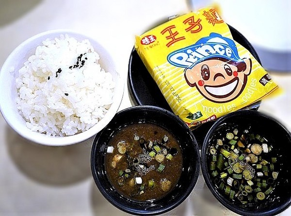 剪刀石頭布鍋物專賣店:【三重火鍋】剪刀石頭布鍋物專賣店 今天猜拳了嗎? 香濃牛奶鍋 / 打卡送海鮮&肉品.捷運三和國中