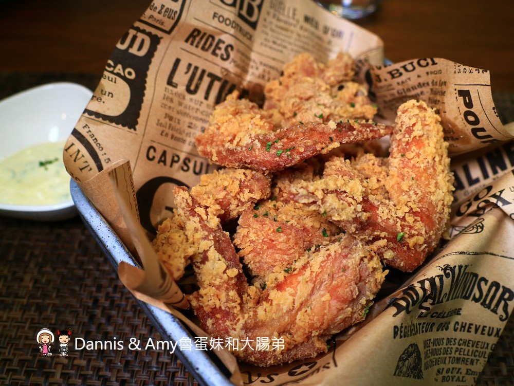 《新竹餐廳推薦》︱犀牛西式小館。有氣氛高貴不貴的美食享受。黑松露奶油野菇燉飯。碳烤牛排 ｜大遠百民富國小附近（影片）