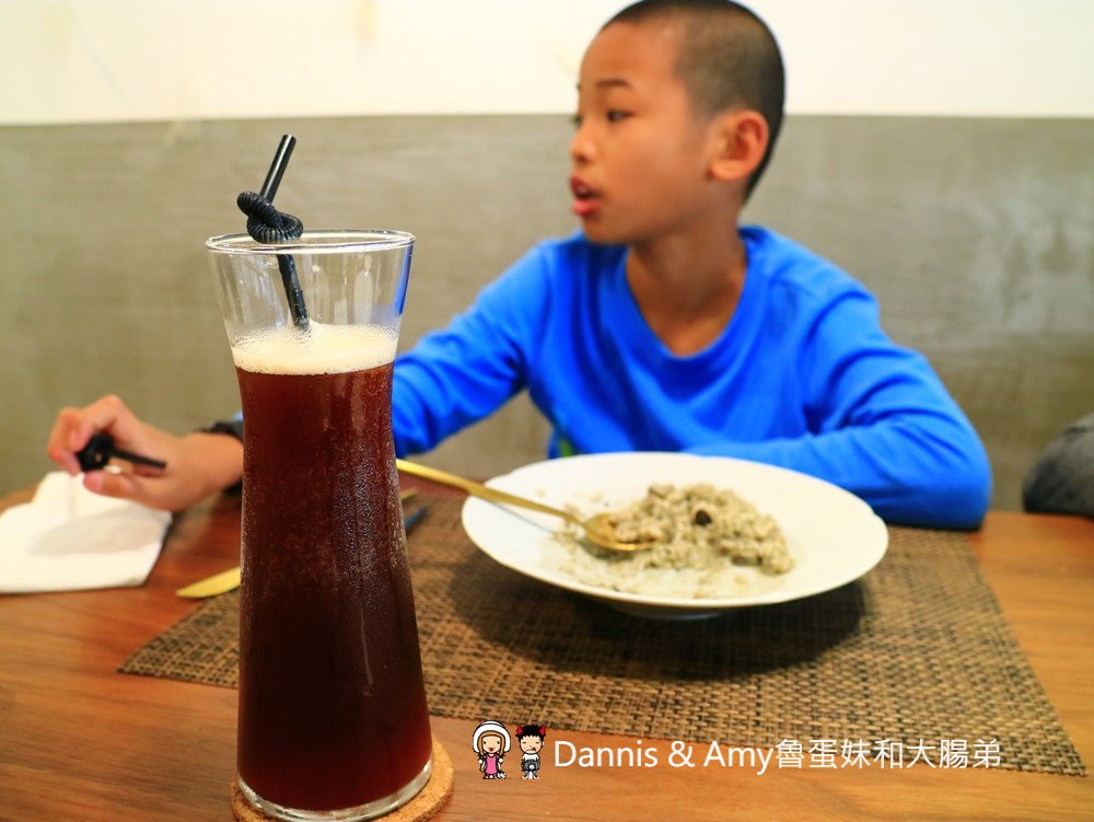 《新竹餐廳推薦》︱犀牛西式小館。有氣氛高貴不貴的美食享受。黑松露奶油野菇燉飯。碳烤牛排 ｜大遠百民富國小附近（影片）