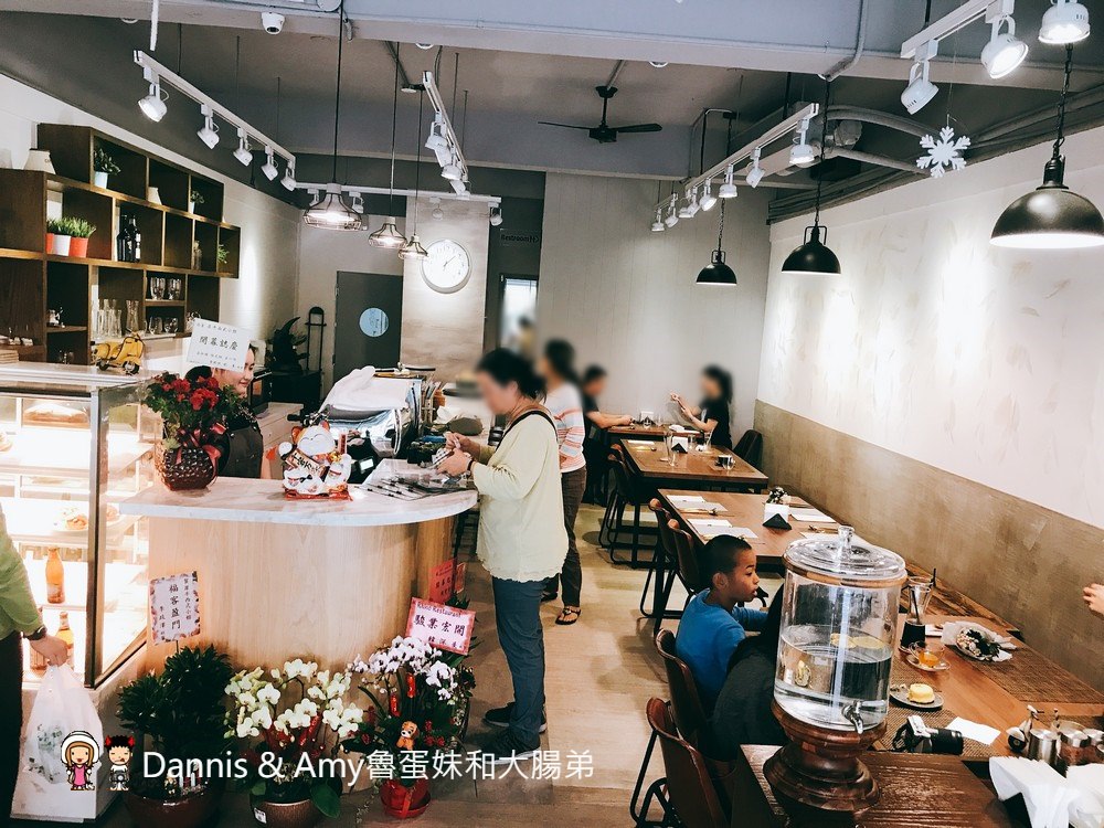 《新竹餐廳推薦》︱犀牛西式小館。有氣氛高貴不貴的美食享受。黑松露奶油野菇燉飯。碳烤牛排 ｜大遠百民富國小附近（影片）