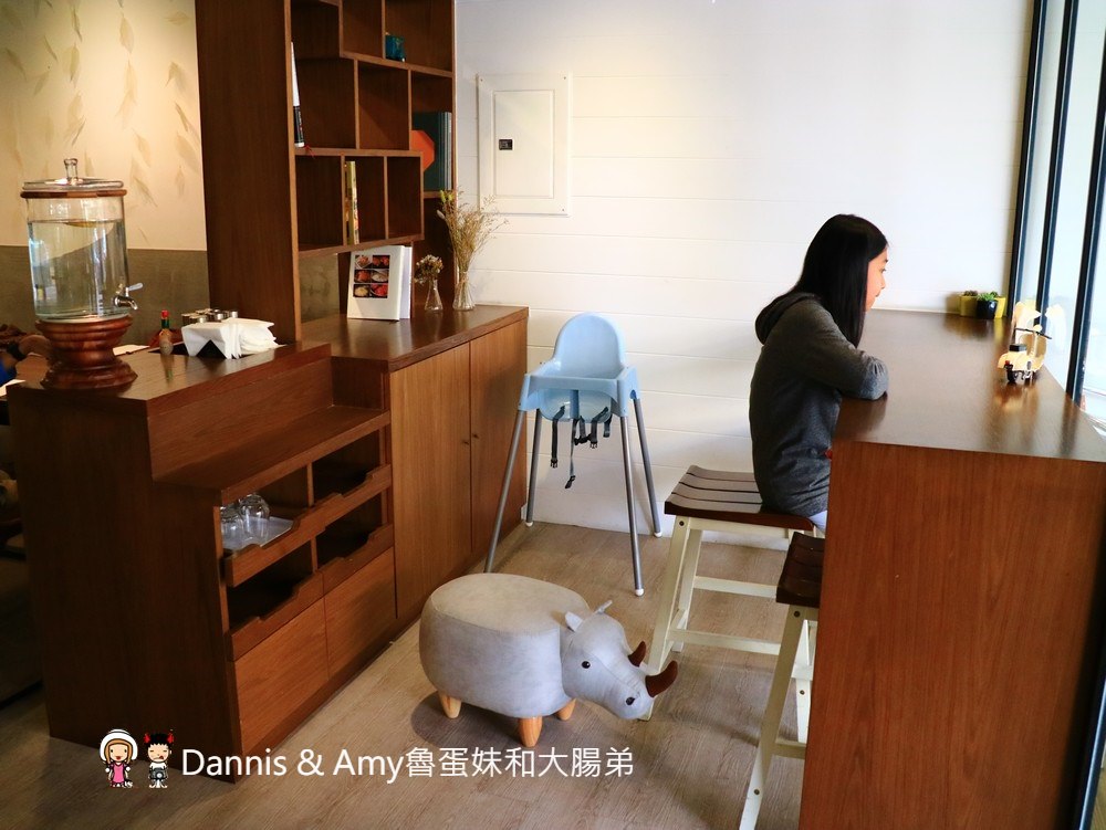 《新竹餐廳推薦》︱犀牛西式小館。有氣氛高貴不貴的美食享受。黑松露奶油野菇燉飯。碳烤牛排 ｜大遠百民富國小附近（影片）