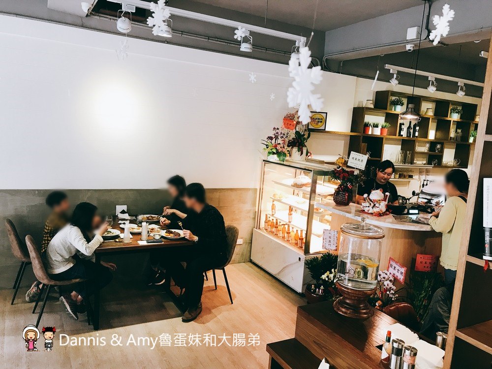 《新竹餐廳推薦》︱犀牛西式小館。有氣氛高貴不貴的美食享受。黑松露奶油野菇燉飯。碳烤牛排 ｜大遠百民富國小附近（影片）