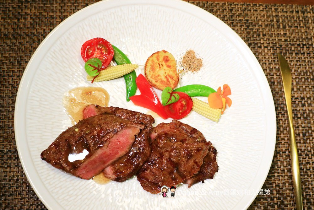 《新竹餐廳推薦》︱犀牛西式小館。有氣氛高貴不貴的美食享受。黑松露奶油野菇燉飯。碳烤牛排 ｜大遠百民富國小附近（影片）