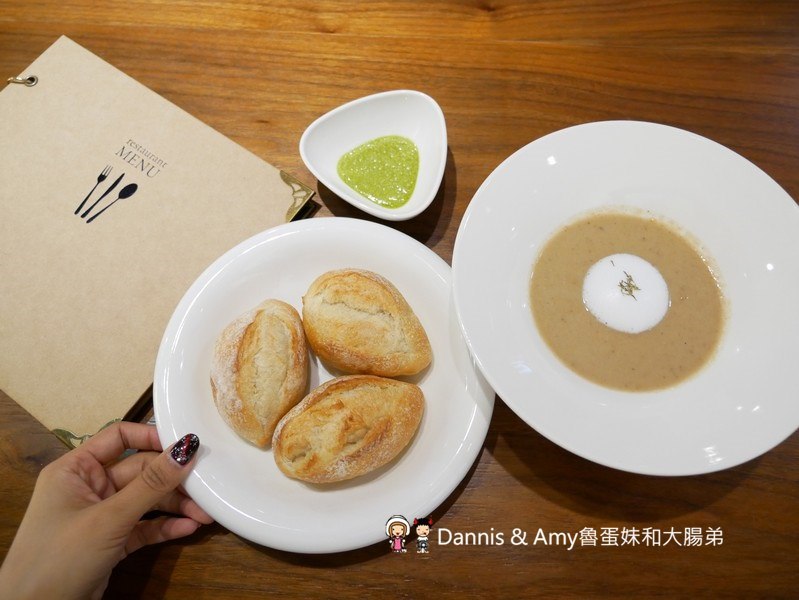 《新竹美食餐廳推薦》︱N訪還是很喜歡的犀牛西式小館。情人節約會聚餐推薦。碳烤牛排.燉飯.義大利麵 ｜民富國小棒球場旁（影片）