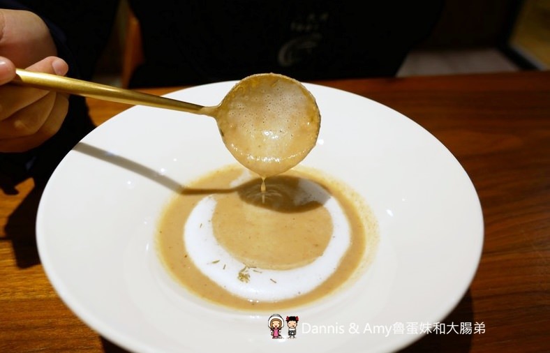 《新竹美食餐廳推薦》︱N訪還是很喜歡的犀牛西式小館。情人節約會聚餐推薦。碳烤牛排.燉飯.義大利麵 ｜民富國小棒球場旁（影片）