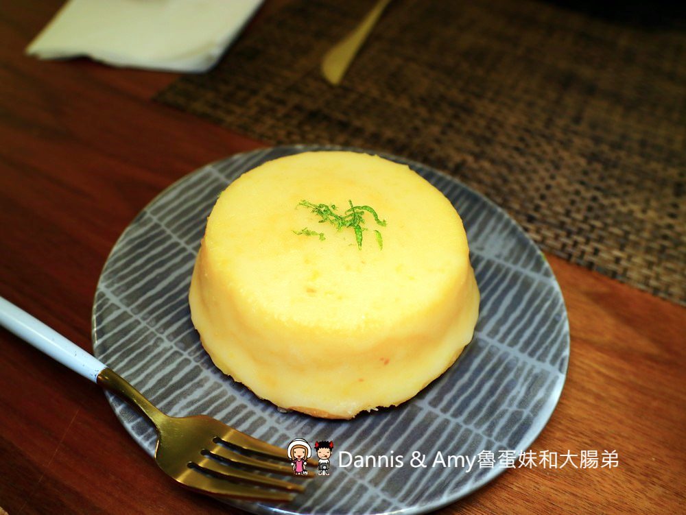 《新竹餐廳推薦》︱犀牛西式小館。有氣氛高貴不貴的美食享受。黑松露奶油野菇燉飯。碳烤牛排 ｜大遠百民富國小附近（影片）