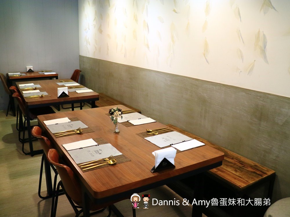 《新竹餐廳推薦》︱犀牛西式小館。有氣氛高貴不貴的美食享受。黑松露奶油野菇燉飯。碳烤牛排 ｜大遠百民富國小附近（影片）